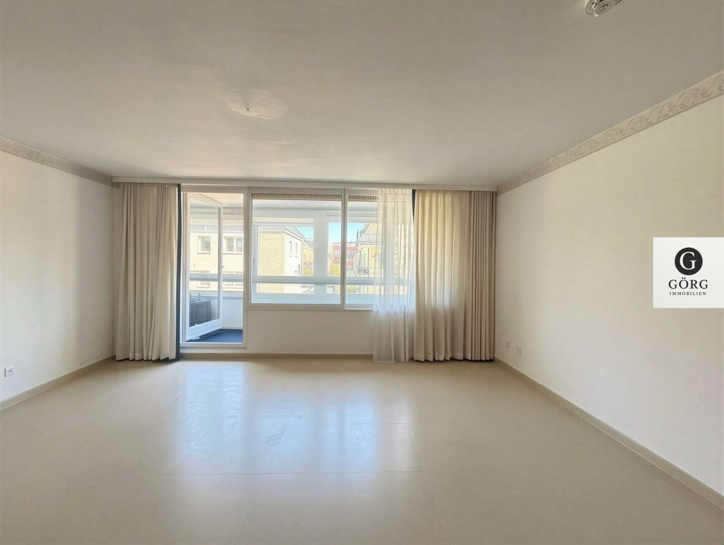 Wohn-, Schlafraum, Renovierungsbeispiel